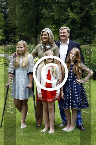 Wassenaar 8 juli 2016
Koninklijk fotouur op de Horsten met Koning Willem Alexander Koningin Maxima en de prinsessen Amalia Ariane en Alexia. Ook de honden zijn erbij.