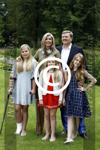 Wassenaar 8 juli 2016
Koninklijk fotouur op de Horsten met Koning Willem Alexander Koningin Maxima en de prinsessen Amalia Ariane en Alexia. Ook de honden zijn erbij.