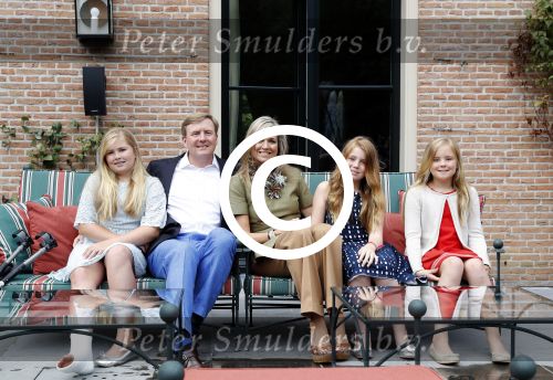 Wassenaar 8 juli 2016
Koninklijk fotouur op de Horsten met Koning Willem Alexander Koningin Maxima en de prinsessen Amalia Ariane en Alexia. Ook de honden zijn erbij.