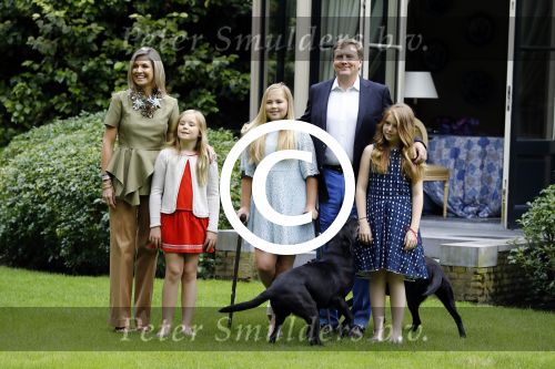 Wassenaar 8 juli 2016
Koninklijk fotouur op de Horsten met Koning Willem Alexander Koningin Maxima en de prinsessen Amalia Ariane en Alexia. Ook de honden zijn erbij.