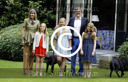 Wassenaar 8 juli 2016
Koninklijk fotouur op de Horsten met Koning Willem Alexander Koningin Maxima en de prinsessen Amalia Ariane en Alexia. Ook de honden zijn erbij.