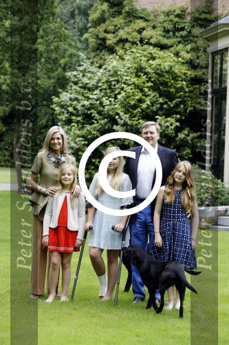Wassenaar 8 juli 2016
Koninklijk fotouur op de Horsten met Koning Willem Alexander Koningin Maxima en de prinsessen Amalia Ariane en Alexia. Ook de honden zijn erbij.