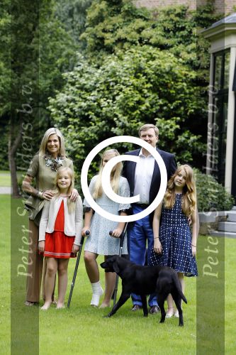 Wassenaar 8 juli 2016
Koninklijk fotouur op de Horsten met Koning Willem Alexander Koningin Maxima en de prinsessen Amalia Ariane en Alexia. Ook de honden zijn erbij.