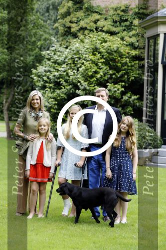 Wassenaar 8 juli 2016
Koninklijk fotouur op de Horsten met Koning Willem Alexander Koningin Maxima en de prinsessen Amalia Ariane en Alexia. Ook de honden zijn erbij.