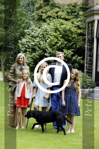 Wassenaar 8 juli 2016
Koninklijk fotouur op de Horsten met Koning Willem Alexander Koningin Maxima en de prinsessen Amalia Ariane en Alexia. Ook de honden zijn erbij.