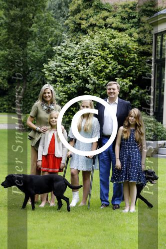 Wassenaar 8 juli 2016
Koninklijk fotouur op de Horsten met Koning Willem Alexander Koningin Maxima en de prinsessen Amalia Ariane en Alexia. Ook de honden zijn erbij.