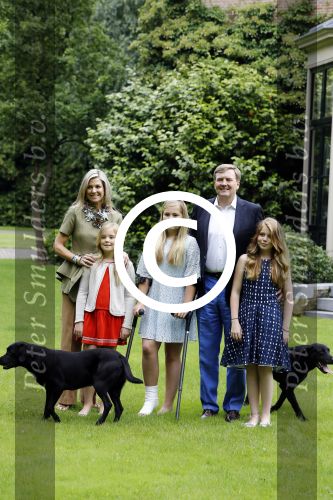 Wassenaar 8 juli 2016
Koninklijk fotouur op de Horsten met Koning Willem Alexander Koningin Maxima en de prinsessen Amalia Ariane en Alexia. Ook de honden zijn erbij.