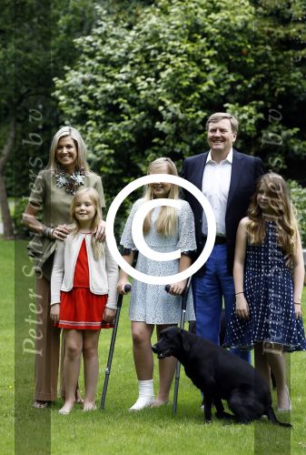 Wassenaar 8 juli 2016
Koninklijk fotouur op de Horsten met Koning Willem Alexander Koningin Maxima en de prinsessen Amalia Ariane en Alexia. Ook de honden zijn erbij.
