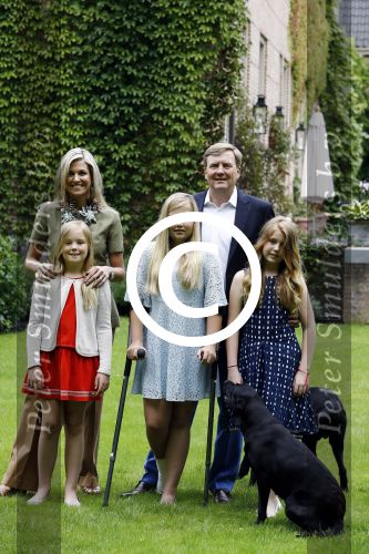 Wassenaar 8 juli 2016
Koninklijk fotouur op de Horsten met Koning Willem Alexander Koningin Maxima en de prinsessen Amalia Ariane en Alexia. Ook de honden zijn erbij.
