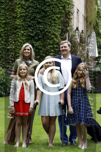 Wassenaar 8 juli 2016
Koninklijk fotouur op de Horsten met Koning Willem Alexander Koningin Maxima en de prinsessen Amalia Ariane en Alexia. Ook de honden zijn erbij.