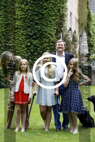 Wassenaar 8 juli 2016
Koninklijk fotouur op de Horsten met Koning Willem Alexander Koningin Maxima en de prinsessen Amalia Ariane en Alexia. Ook de honden zijn erbij.