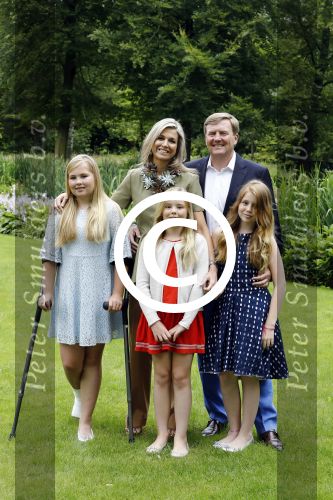 Wassenaar 8 juli 2016
Koninklijk fotouur op de Horsten met Koning Willem Alexander Koningin Maxima en de prinsessen Amalia Ariane en Alexia. Ook de honden zijn erbij.