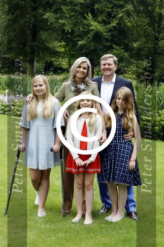 Wassenaar 8 juli 2016
Koninklijk fotouur op de Horsten met Koning Willem Alexander Koningin Maxima en de prinsessen Amalia Ariane en Alexia. Ook de honden zijn erbij.
