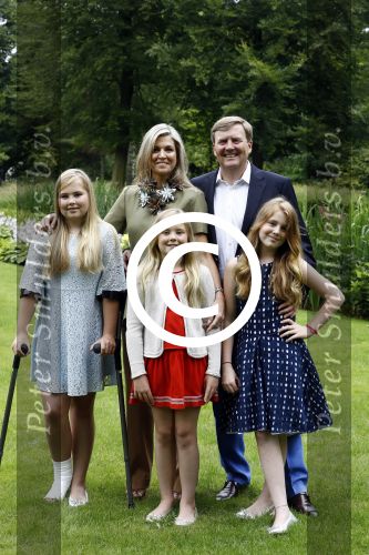 Wassenaar 8 juli 2016
Koninklijk fotouur op de Horsten met Koning Willem Alexander Koningin Maxima en de prinsessen Amalia Ariane en Alexia. Ook de honden zijn erbij.
