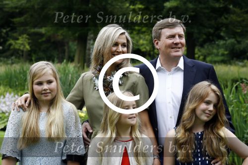 Wassenaar 8 juli 2016
Koninklijk fotouur op de Horsten met Koning Willem Alexander Koningin Maxima en de prinsessen Amalia Ariane en Alexia. Ook de honden zijn erbij.