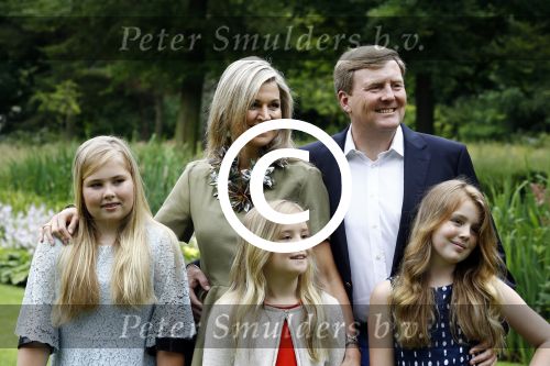 Wassenaar 8 juli 2016
Koninklijk fotouur op de Horsten met Koning Willem Alexander Koningin Maxima en de prinsessen Amalia Ariane en Alexia. Ook de honden zijn erbij.