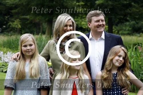 Wassenaar 8 juli 2016
Koninklijk fotouur op de Horsten met Koning Willem Alexander Koningin Maxima en de prinsessen Amalia Ariane en Alexia. Ook de honden zijn erbij.