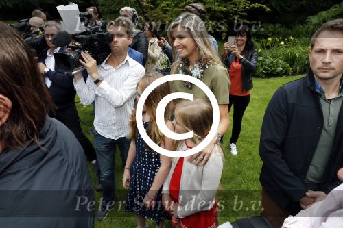 Wassenaar 8 juli 2016
Koninklijk fotouur op de Horsten met Koning Willem Alexander Koningin Maxima en de prinsessen Amalia Ariane en Alexia. Ook de honden zijn erbij. Cameraman Hans Eikmans en Sandra Schuurhof