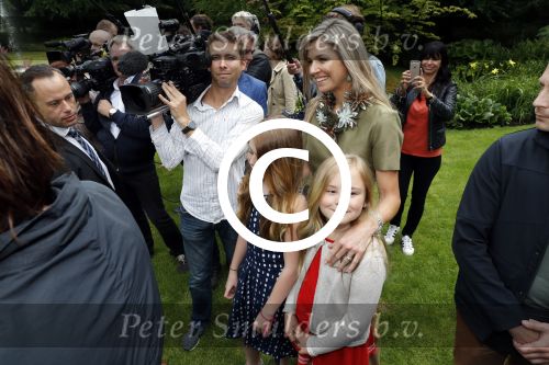 Wassenaar 8 juli 2016
Koninklijk fotouur op de Horsten met Koning Willem Alexander Koningin Maxima en de prinsessen Amalia Ariane en Alexia. Ook de honden zijn erbij. Cameraman Hans Eikmans en Sandra Schuurhof
