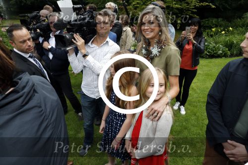 Wassenaar 8 juli 2016
Koninklijk fotouur op de Horsten met Koning Willem Alexander Koningin Maxima en de prinsessen Amalia Ariane en Alexia. Ook de honden zijn erbij. Cameraman Hans Eikmans en Sandra Schuurhof