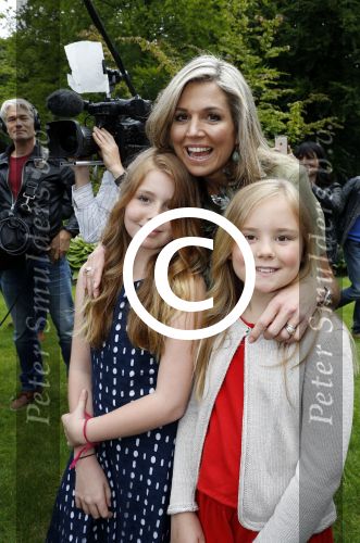 Wassenaar 8 juli 2016
Koninklijk fotouur op de Horsten met Koning Willem Alexander Koningin Maxima en de prinsessen Amalia Ariane en Alexia. Ook de honden zijn erbij.