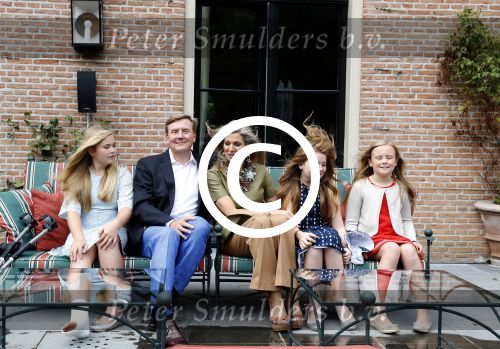 Wassenaar 8 juli 2016
Koninklijk fotouur op de Horsten met Koning Willem Alexander Koningin Maxima en de prinsessen Amalia Ariane en Alexia. Ook de honden zijn erbij.