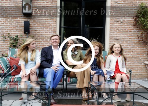 Wassenaar 8 juli 2016
Koninklijk fotouur op de Horsten met Koning Willem Alexander Koningin Maxima en de prinsessen Amalia Ariane en Alexia. Ook de honden zijn erbij.