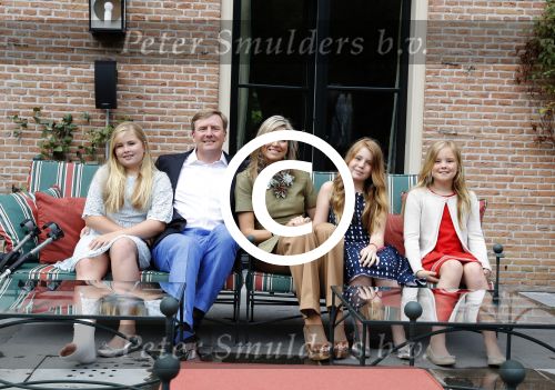 Wassenaar 8 juli 2016
Koninklijk fotouur op de Horsten met Koning Willem Alexander Koningin Maxima en de prinsessen Amalia Ariane en Alexia. Ook de honden zijn erbij.