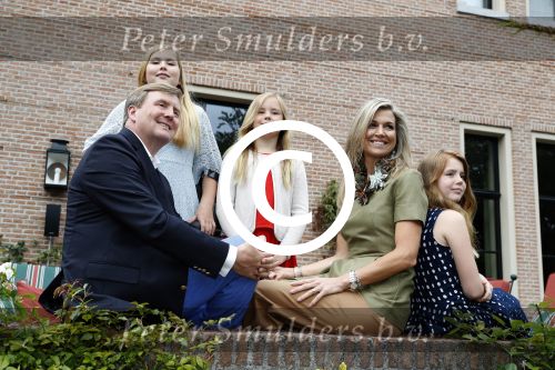 Wassenaar 8 juli 2016
Koninklijk fotouur op de Horsten met Koning Willem Alexander Koningin Maxima en de prinsessen Amalia Ariane en Alexia. Ook de honden zijn erbij.