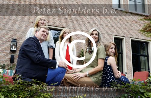 Wassenaar 8 juli 2016
Koninklijk fotouur op de Horsten met Koning Willem Alexander Koningin Maxima en de prinsessen Amalia Ariane en Alexia. Ook de honden zijn erbij.