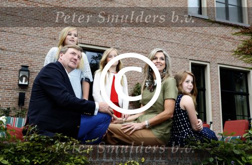 Wassenaar 8 juli 2016
Koninklijk fotouur op de Horsten met Koning Willem Alexander Koningin Maxima en de prinsessen Amalia Ariane en Alexia. Ook de honden zijn erbij.