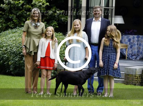 Wassenaar 8 juli 2016
Koninklijk fotouur op de Horsten met Koning Willem Alexander Koningin Maxima en de prinsessen Amalia Ariane en Alexia. Ook de honden zijn erbij.