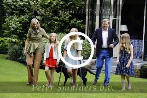 Wassenaar 8 juli 2016
Koninklijk fotouur op de Horsten met Koning Willem Alexander Koningin Maxima en de prinsessen Amalia Ariane en Alexia. Ook de honden zijn erbij.