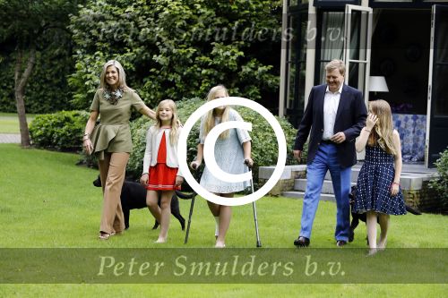 Wassenaar 8 juli 2016
Koninklijk fotouur op de Horsten met Koning Willem Alexander Koningin Maxima en de prinsessen Amalia Ariane en Alexia. Ook de honden zijn erbij.