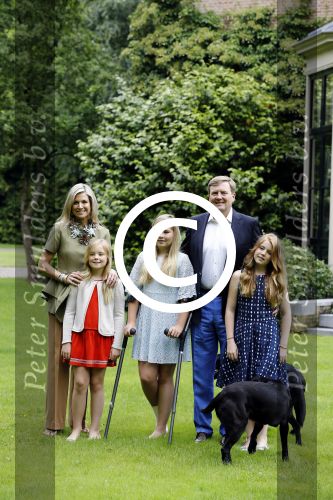 Wassenaar 8 juli 2016
Koninklijk fotouur op de Horsten met Koning Willem Alexander Koningin Maxima en de prinsessen Amalia Ariane en Alexia. Ook de honden zijn erbij.