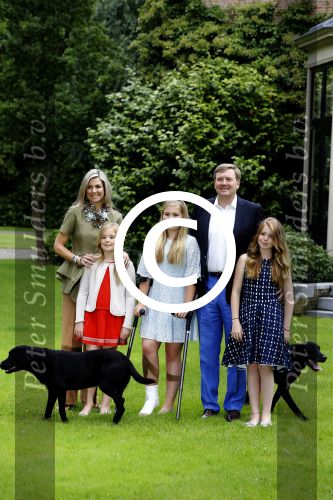 Wassenaar 8 juli 2016
Koninklijk fotouur op de Horsten met Koning Willem Alexander Koningin Maxima en de prinsessen Amalia Ariane en Alexia. Ook de honden zijn erbij.