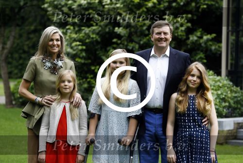Wassenaar 8 juli 2016
Koninklijk fotouur op de Horsten met Koning Willem Alexander Koningin Maxima en de prinsessen Amalia Ariane en Alexia. Ook de honden zijn erbij.