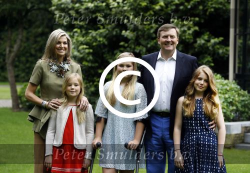 Wassenaar 8 juli 2016
Koninklijk fotouur op de Horsten met Koning Willem Alexander Koningin Maxima en de prinsessen Amalia Ariane en Alexia. Ook de honden zijn erbij.