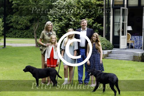 Wassenaar 8 juli 2016
Koninklijk fotouur op de Horsten met Koning Willem Alexander Koningin Maxima en de prinsessen Amalia Ariane en Alexia. Ook de honden zijn erbij.