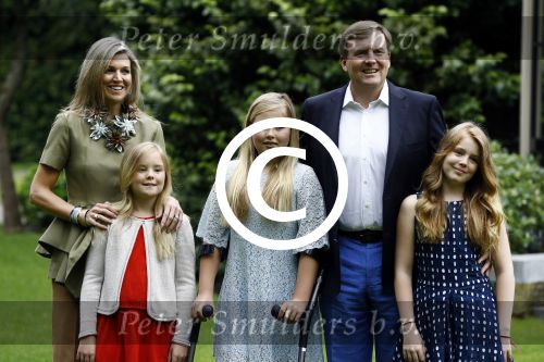 Wassenaar 8 juli 2016
Koninklijk fotouur op de Horsten met Koning Willem Alexander Koningin Maxima en de prinsessen Amalia Ariane en Alexia. Ook de honden zijn erbij.