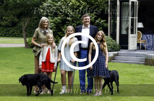 Wassenaar 8 juli 2016
Koninklijk fotouur op de Horsten met Koning Willem Alexander Koningin Maxima en de prinsessen Amalia Ariane en Alexia. Ook de honden zijn erbij.