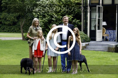 Wassenaar 8 juli 2016
Koninklijk fotouur op de Horsten met Koning Willem Alexander Koningin Maxima en de prinsessen Amalia Ariane en Alexia. Ook de honden zijn erbij.