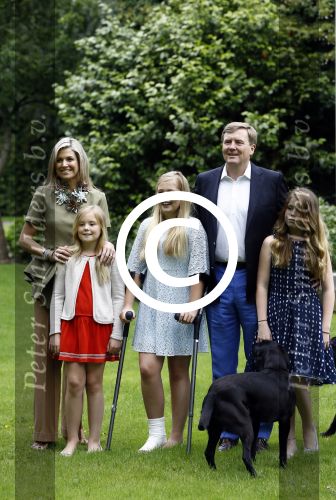 Wassenaar 8 juli 2016
Koninklijk fotouur op de Horsten met Koning Willem Alexander Koningin Maxima en de prinsessen Amalia Ariane en Alexia. Ook de honden zijn erbij.