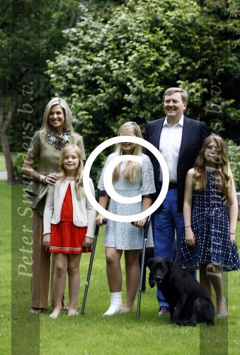 Wassenaar 8 juli 2016
Koninklijk fotouur op de Horsten met Koning Willem Alexander Koningin Maxima en de prinsessen Amalia Ariane en Alexia. Ook de honden zijn erbij.
