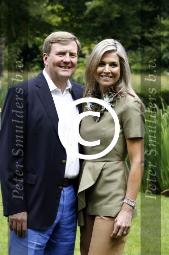 Wassenaar 8 juli 2016
Koninklijk fotouur op de Horsten met Koning Willem Alexander Koningin Maxima en de prinsessen Amalia Ariane en Alexia. Ook de honden zijn erbij.
