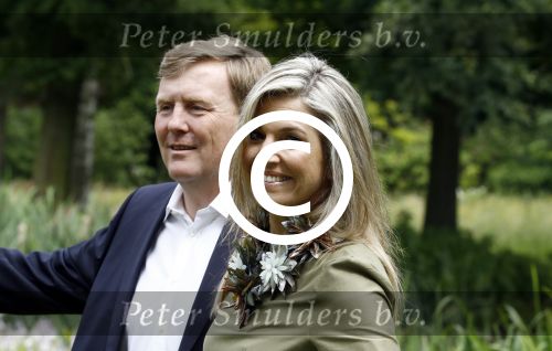 Wassenaar 8 juli 2016
Koninklijk fotouur op de Horsten met Koning Willem Alexander Koningin Maxima en de prinsessen Amalia Ariane en Alexia. Ook de honden zijn erbij.