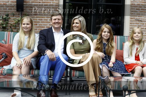 Wassenaar 8 juli 2016
Koninklijk fotouur op de Horsten met Koning Willem Alexander Koningin Maxima en de prinsessen Amalia Ariane en Alexia. Ook de honden zijn erbij.