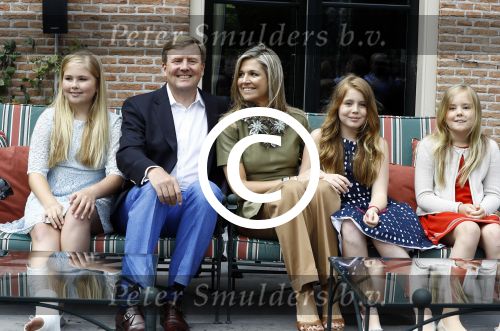 Wassenaar 8 juli 2016
Koninklijk fotouur op de Horsten met Koning Willem Alexander Koningin Maxima en de prinsessen Amalia Ariane en Alexia. Ook de honden zijn erbij.