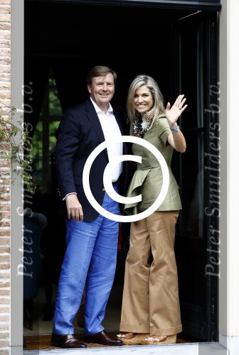 Wassenaar 8 juli 2016
Koninklijk fotouur op de Horsten met Koning Willem Alexander Koningin Maxima en de prinsessen Amalia Ariane en Alexia. Ook de honden zijn erbij.