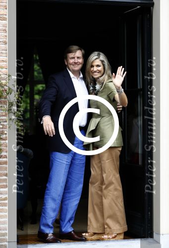 Wassenaar 8 juli 2016
Koninklijk fotouur op de Horsten met Koning Willem Alexander Koningin Maxima en de prinsessen Amalia Ariane en Alexia. Ook de honden zijn erbij.